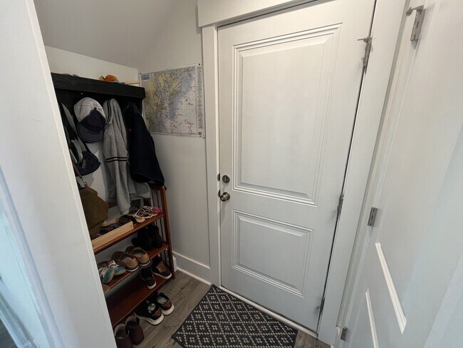 Building Photo - 16 Old Stoney Ln