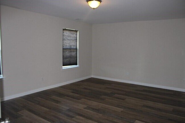 Building Photo - 119 Roswell Dr W