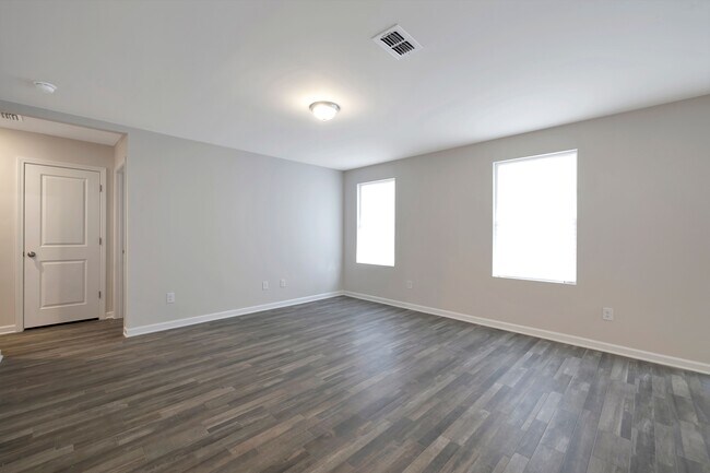 Building Photo - 1519 Hollins Dr