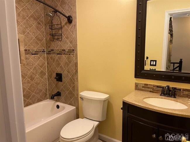 Building Photo - 11 Bristol Dr