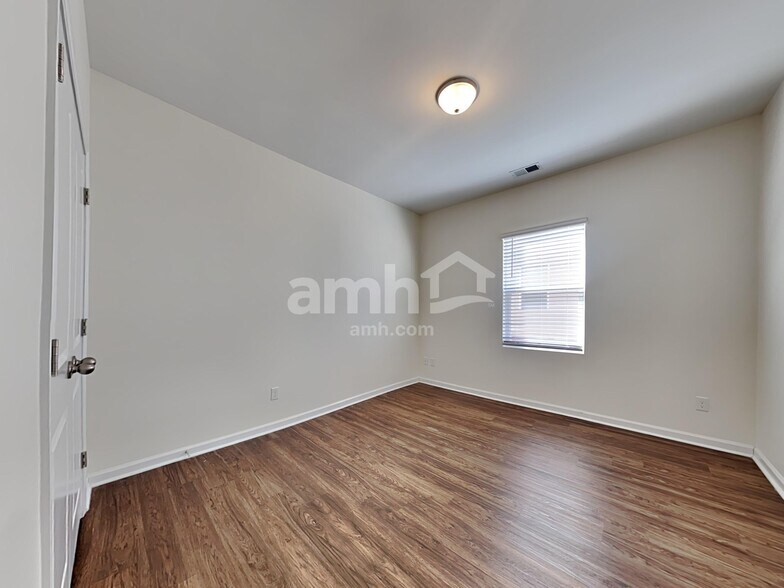 Building Photo - 220 Orion Way