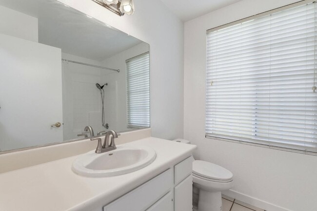 Building Photo - 29016 Lillyglen Dr