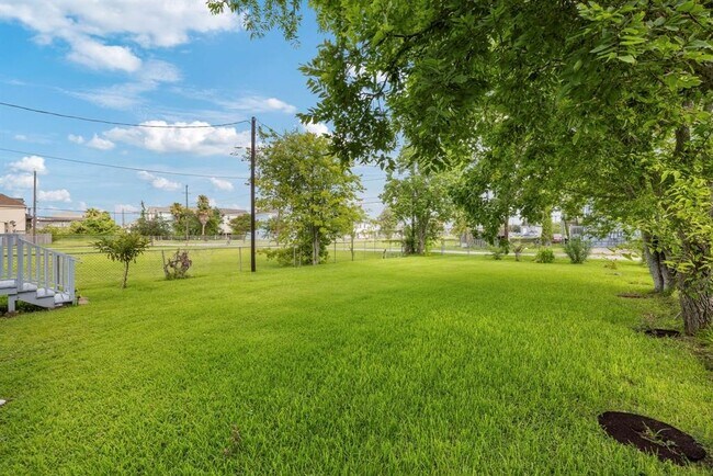 Building Photo - 2714 Avenue H