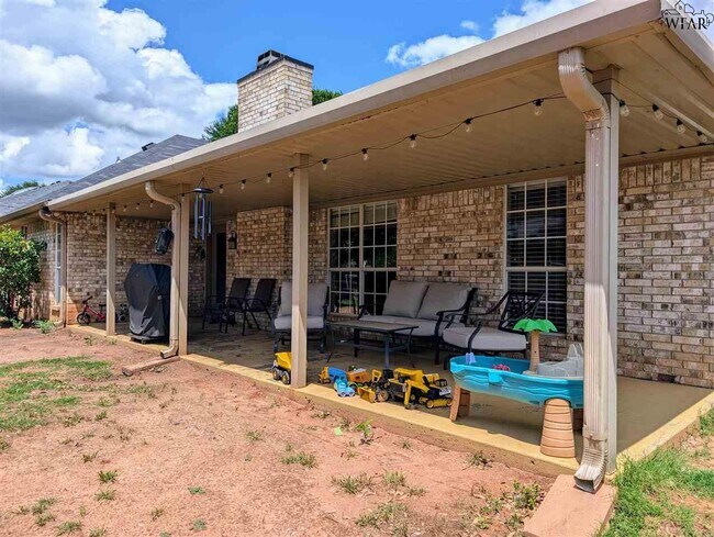 Building Photo - 4801 Shenandoah Dr