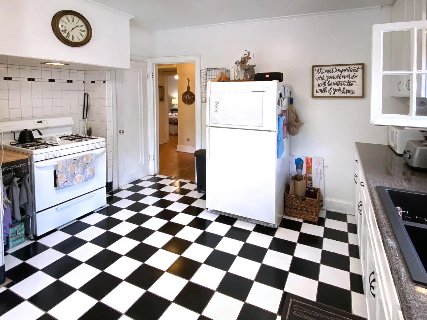 Kitchen - 3811 N Morris Blvd
