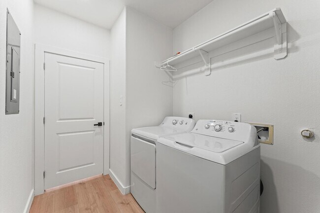 Building Photo - 1325 35th St