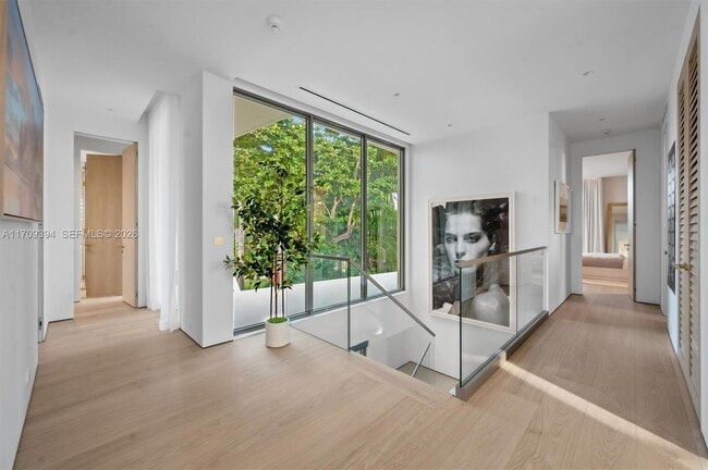 Building Photo - 424 W Rivo Alto Dr