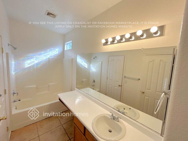 Building Photo - 1213 E Graham Trail