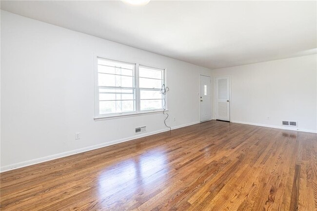 Building Photo - 2058 Green Forrest Dr