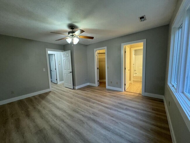 Building Photo - 1504 W Highpoint Cir
