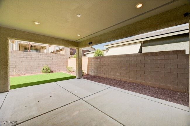 Building Photo - 2110 Millergrove Ave