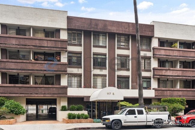 Building Photo - 117 S Doheny Dr