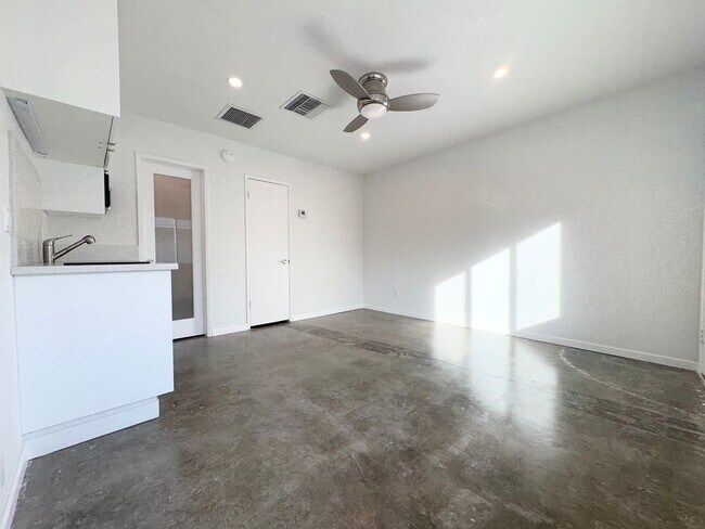 Building Photo - COMING SOON !! Studio Apartment in Palm Springs!!