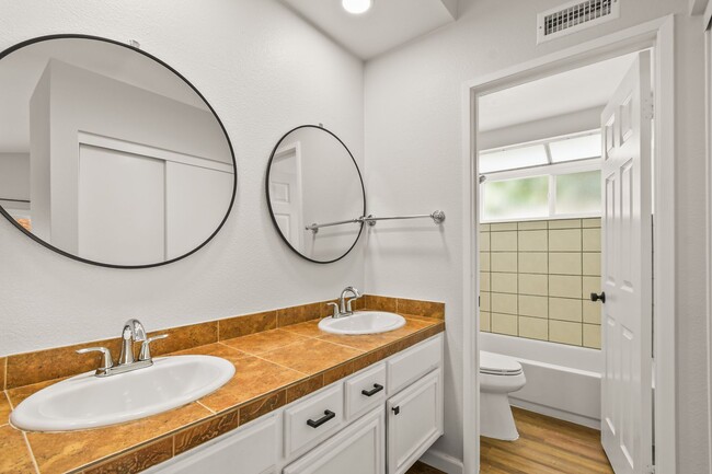 Building Photo - Beautiful 4BR Single-Story Home with Solar in Summercreek