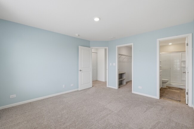 Building Photo - 217 Goldenrod Dr