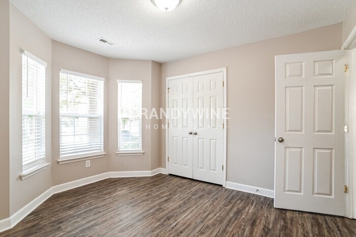 Building Photo - 7917 Shiny Meadow Ln