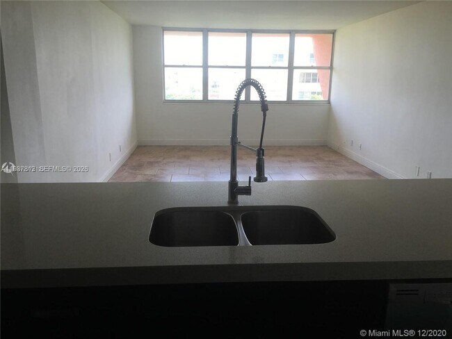 Building Photo - 9001 SW 77th Ave