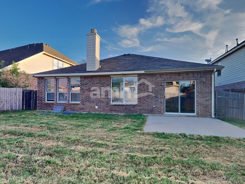 Building Photo - 10709 Vista Heights Blvd