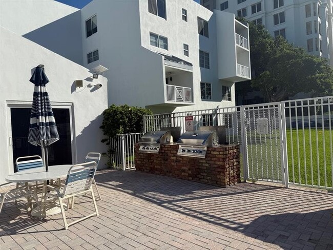 Building Photo - 2840 NE 14th Street Causeway