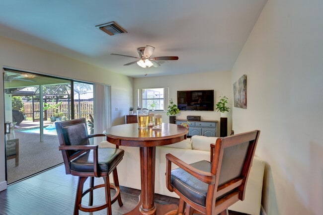 Building Photo - 6833 Bianchini Cir