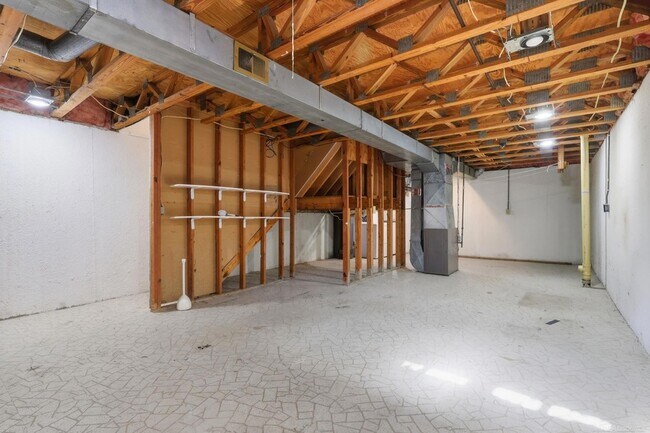 Building Photo - 1340 Kings Cove Dr E