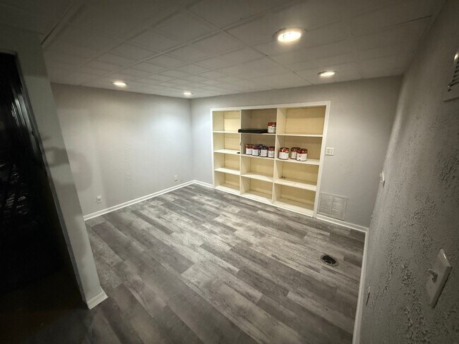 Building Photo - Spacious Townhome in desirable Bel Air Nei...