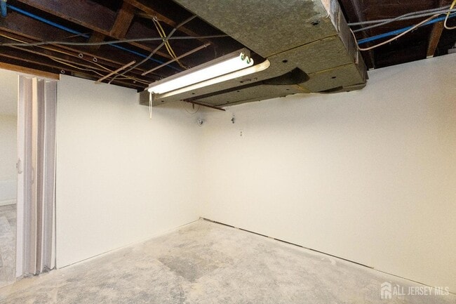 Building Photo - 78 Koyen St