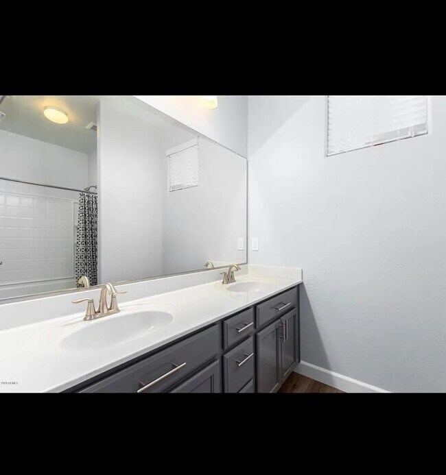 Building Photo - 2264 S Henry Ln