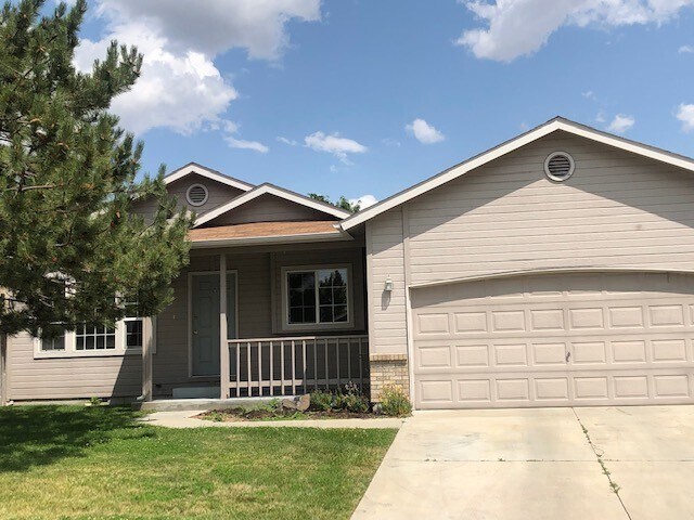 Building Photo - Available NOW! 3bed/2bath Home in Southeast Boise