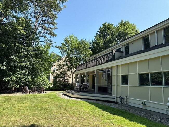 Building Photo - 9 Sunny Knoll Terrace