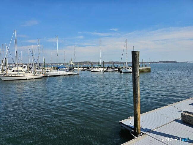 Building Photo - 19 Howard Ave