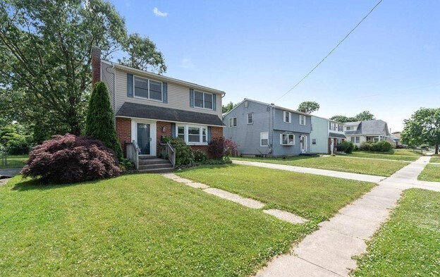 Front w/ Driveway - 6 Franklin Rd
