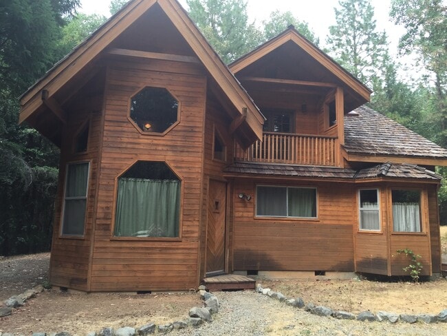 Primary Photo - Nice Secluded Cabin Home