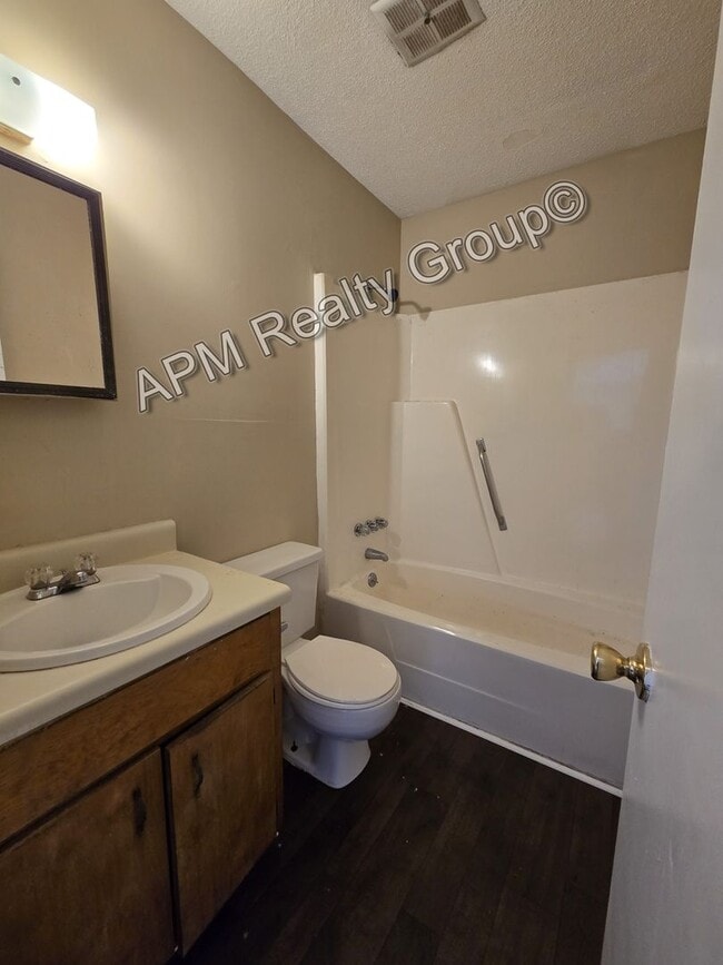 Building Photo - Upstairs two-bedroom apartment. 50% off first month's rent!