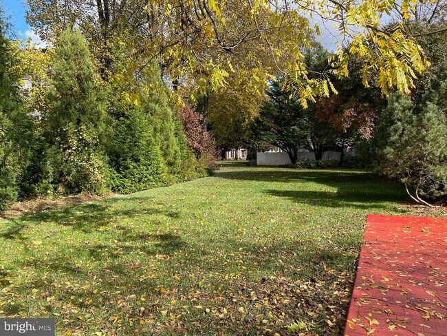 Building Photo - 10130 Blake Ln