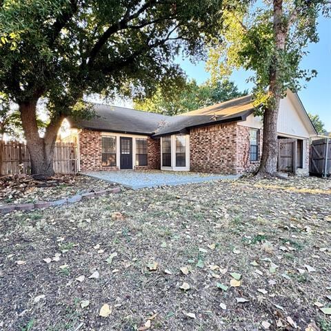 Building Photo - 2633 Ladywood Dr