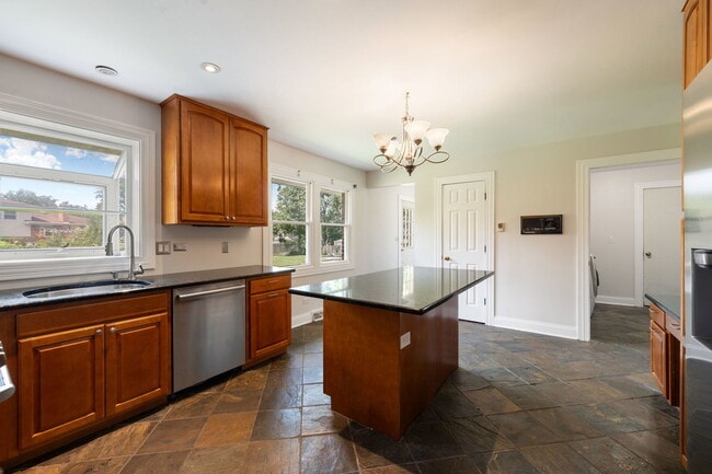 Building Photo - 1526 Carrol Ct