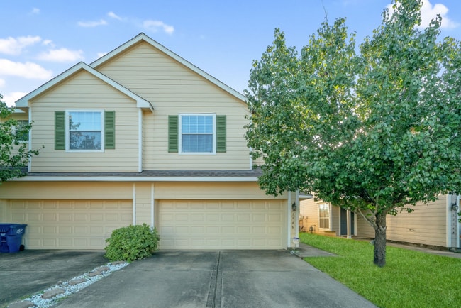 Building Photo - 17139 Oakwood Chase Dr