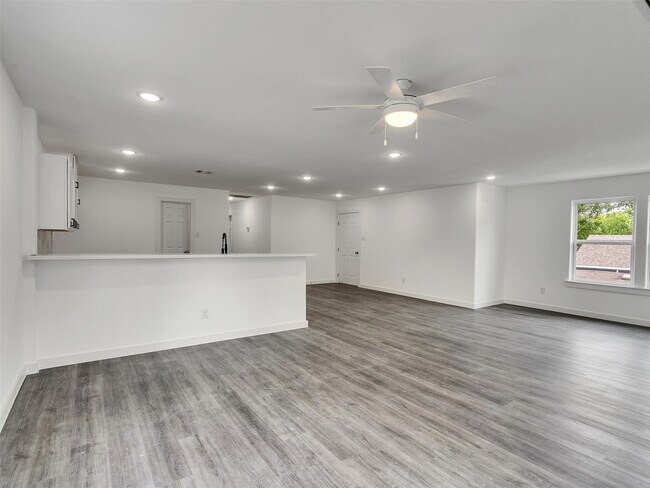 Building Photo - 6742 Madrid St