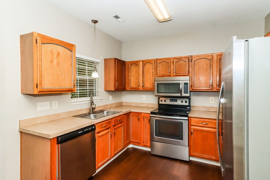 Building Photo - 7220 Reynard Ln