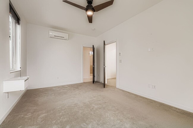 Building Photo - Bright 3bed/2.5bath Townhome in Judkins Park Neighborhood!