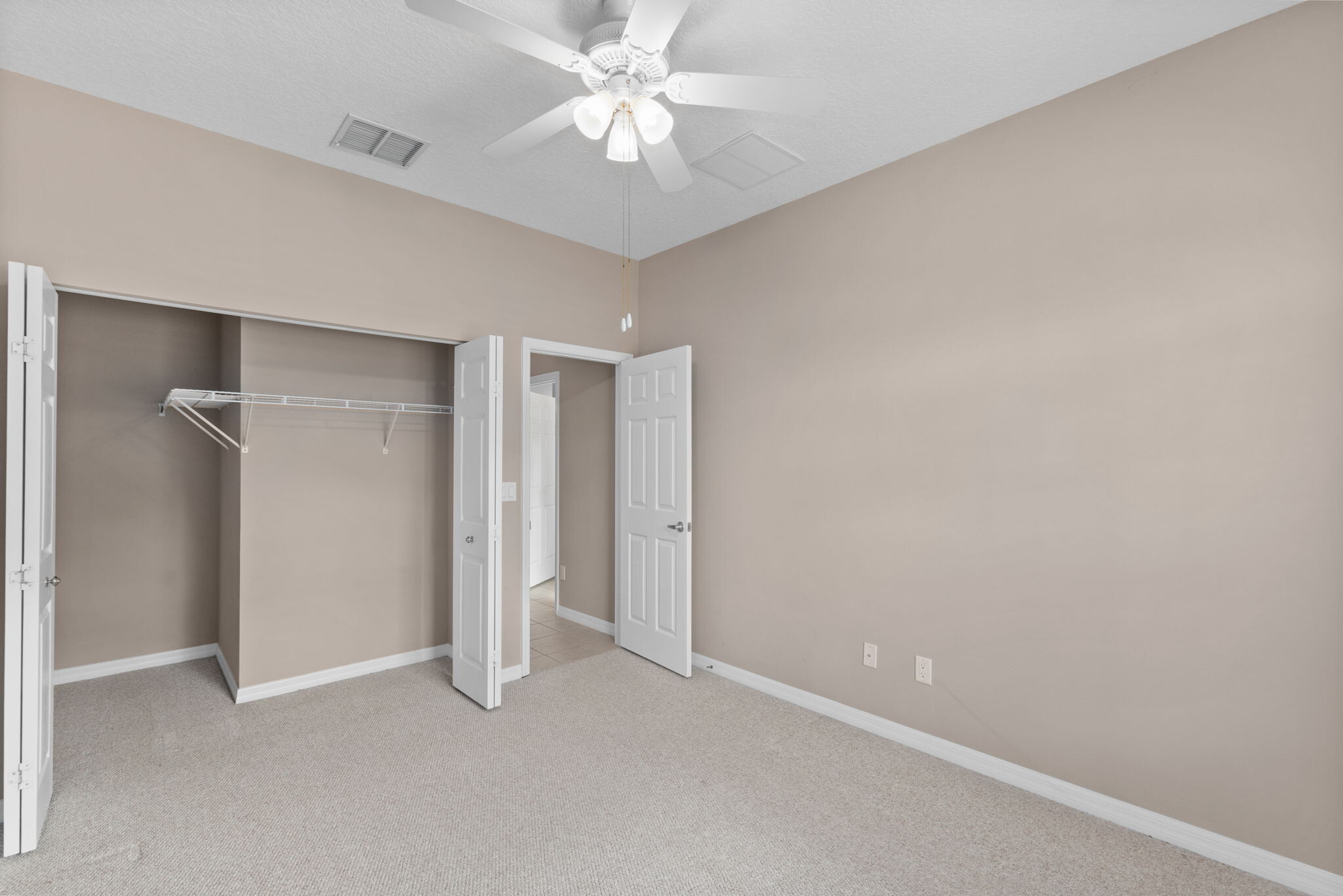 Guest Bedroom with walk in closet - 800 Crestwood Dr