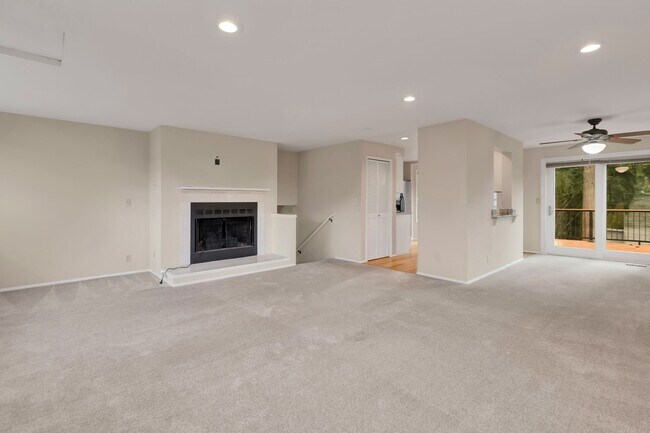 Building Photo - Spacious 3BR Home w/ Large Fenced Yard in Prime Woodinville Location