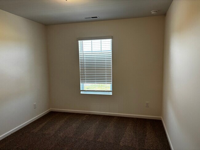 Building Photo - 2721 Yeager Dr NW