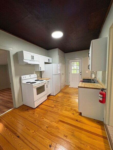 Building Photo - 152 Grand St