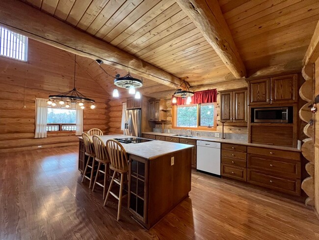 Building Photo - Enchanting Log Home for Lease