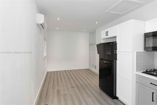 Building Photo - 15440 SW 102nd Pl