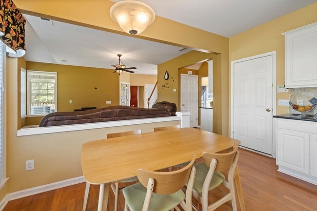 Building Photo - Beautiful 4 Bedroom, 2.5 Bath in Ballantyn...