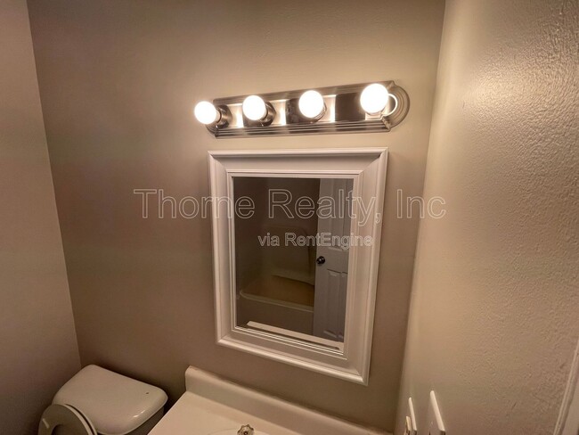 Building Photo - 406 E Northern Blvd