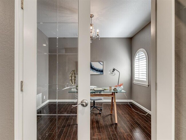 Building Photo - 6162 N Brookline Ave